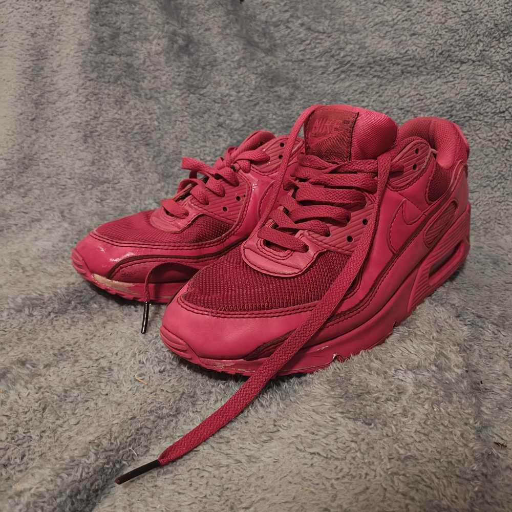 Nike men’s Vibrant Red Casual Sneakers